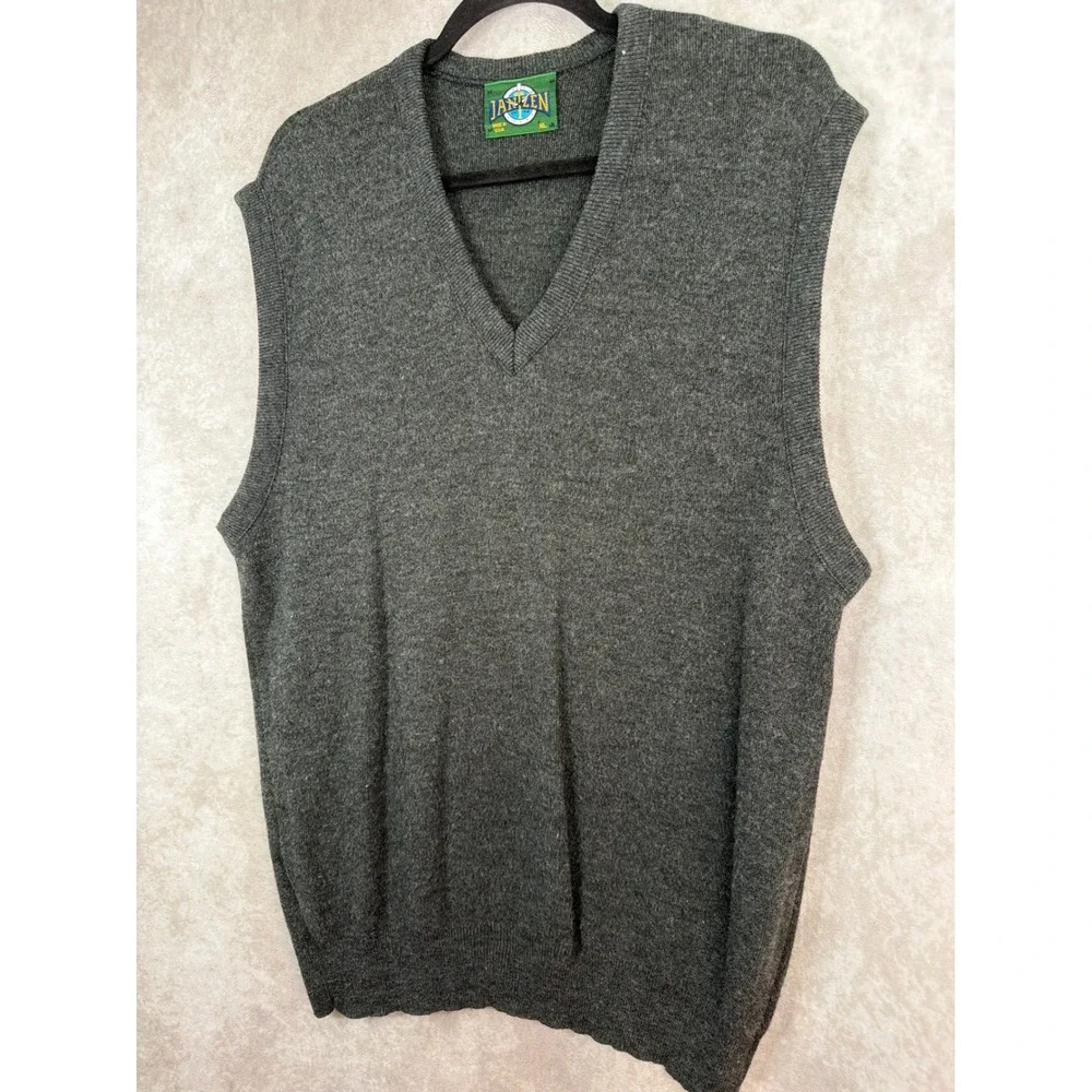 NWOT VTG 80s Jantzen Mens XL Gray‎ V-Neck Knit Sweater Vest Made in USA Acrylic
